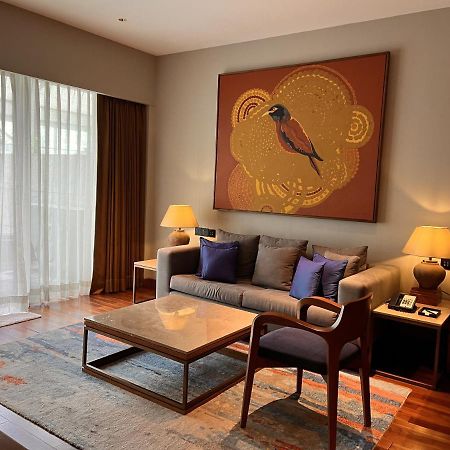 Taj City Centre New Town, Kalkata Exteriér fotografie Living room of a suite at the hotel