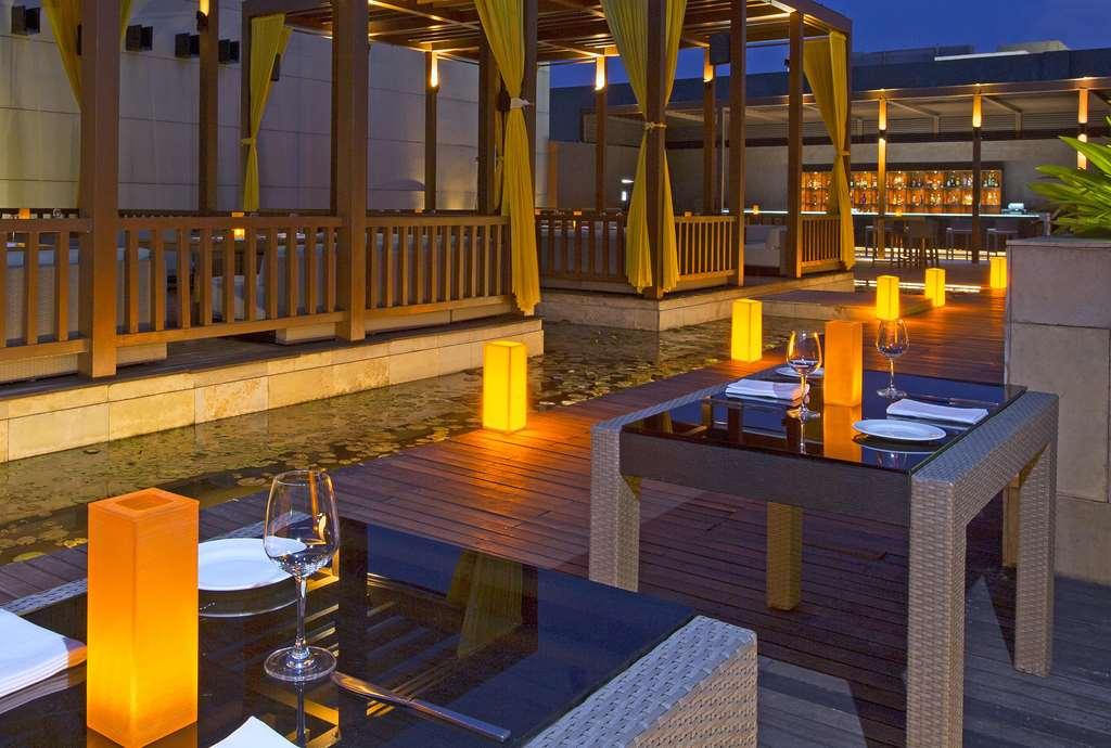 Taj City Centre New Town, Kalkata Restaurace fotografie The Deck