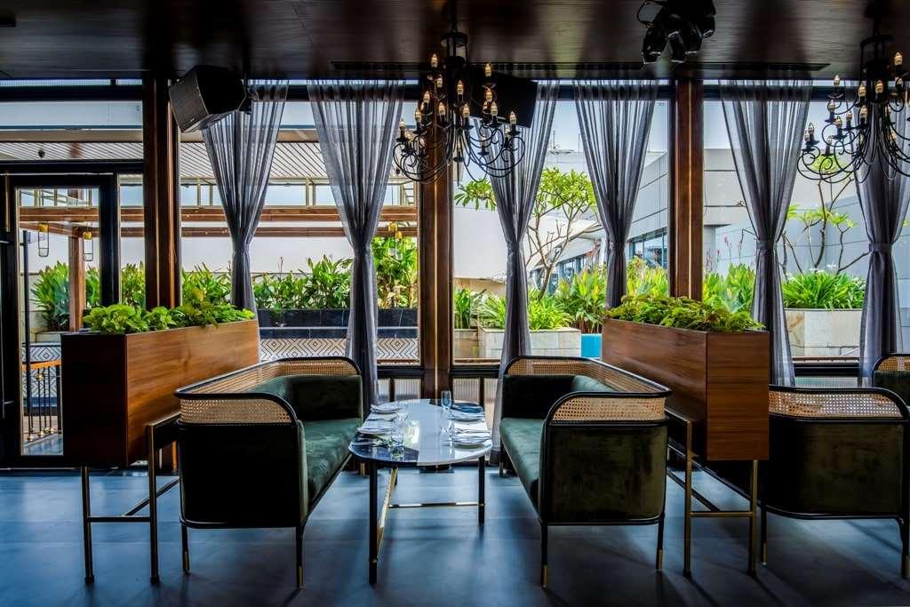 Taj City Centre New Town, Kalkata Restaurace fotografie The interior of the restaurant