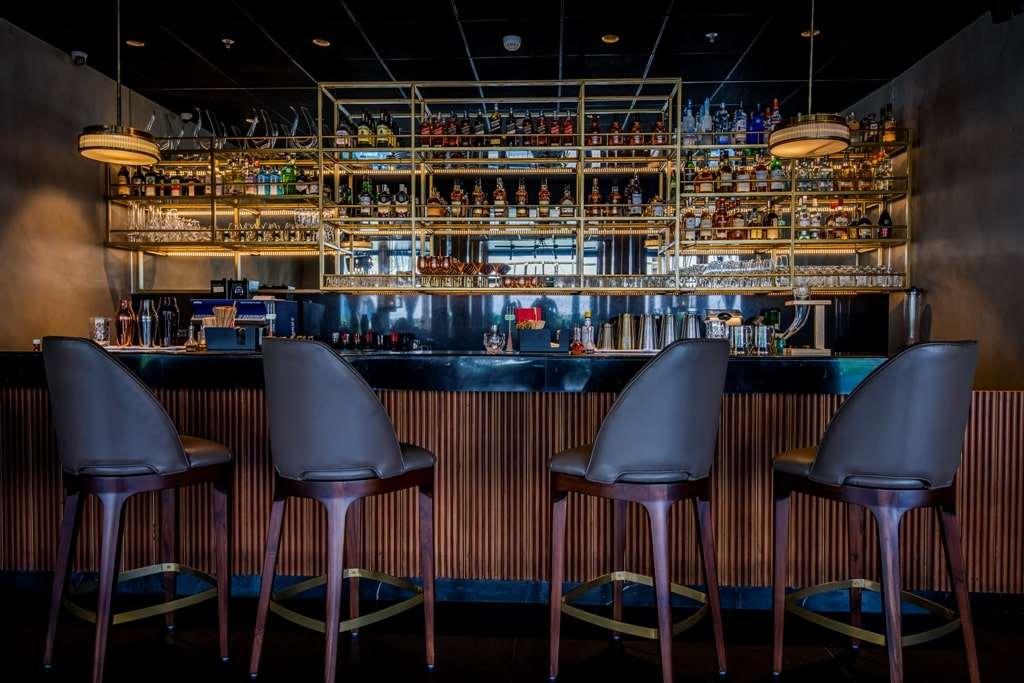 Taj City Centre New Town, Kalkata Restaurace fotografie The bar at the RITZ-CARLTON, Hyderabad